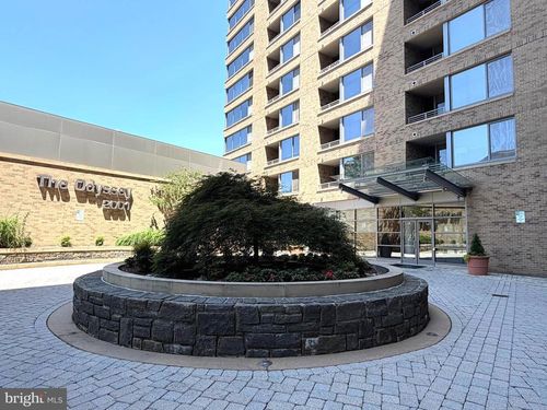 509-2001 15th St N, ARLINGTON, VA, 22201-2693 | Card Image