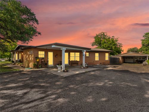 611 N Avenue Q, Clifton, TX, 76634-1241 | Card Image