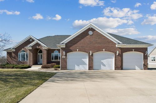 4818 W 4th St, Waterloo, IA, 50701-9717 | Card Image