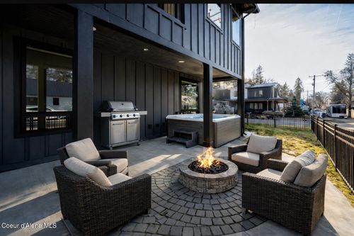 500 S Dollar St, Coeur D Alene, ID, 83814-3937 | Card Image