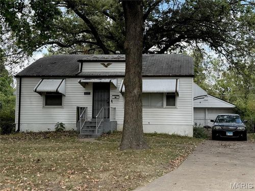 8235 Davenport Dr, Berkeley, MO, 63134-1821 | Card Image