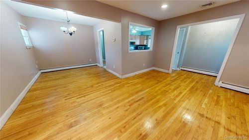 8 Pleasant Ave, Farmingdale, NY, 11735-6023 | Card Image