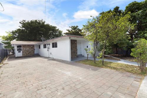 26-26 Nw 34th Ter, Miami, FL, 33127-3515 | Card Image