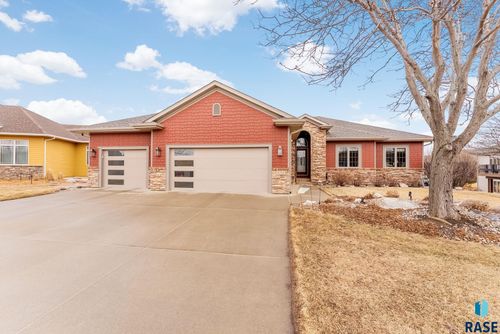 8216 S Seven Oaks Dr, Sioux Falls, SD, 57108-6224 | Card Image