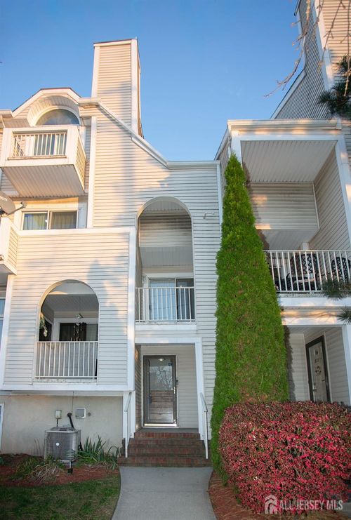 410 Johnstone St, Perth Amboy, NJ, 08861-3330 | Card Image