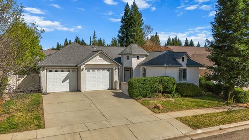938 Leisha Ln, Redding, CA, 96001-6203 | Card Image