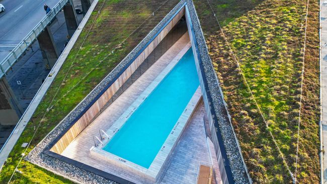 View of swimming pool | Image 20