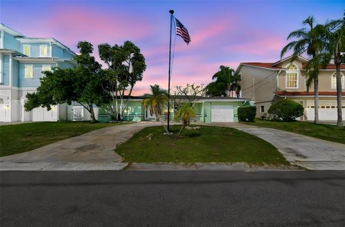 300 Driftwood Dr W, Palm Harbor, FL, 34683-1017 | Card Image