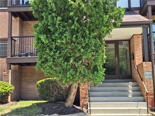 2017 Thornberry Dr, Pittsburgh, PA, 15237-3376 | Card Image
