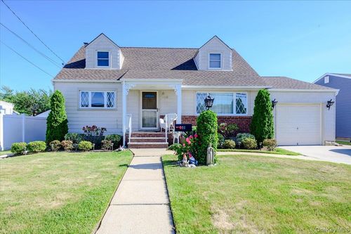 206 N Iowa Ave, Massapequa, NY, 11758-1323 | Card Image