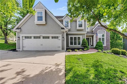 5653 Gresham Cir, Parkville, MO, 64152-6113 | Card Image