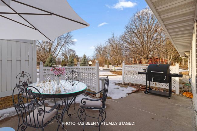Large private patio, great for entertaining! | Image 11