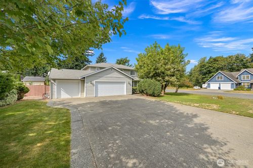 221 Birchwood Dr, Everson, WA, 98247-8743 | Card Image