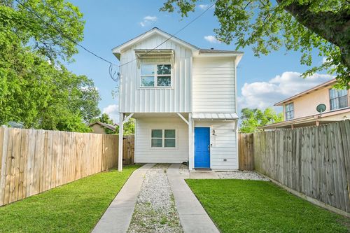 210 Garrotsville St, Houston, TX, 77022-6108 | Card Image
