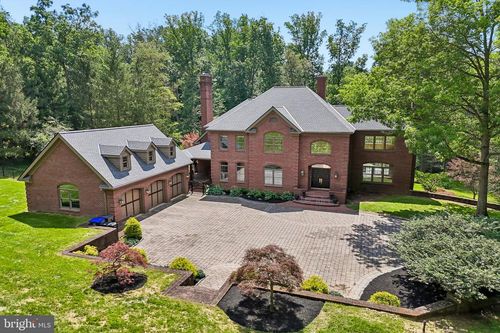15 Old Covered Bridge Rd, NEWTOWN SQUARE, PA, 19073-1211 | Card Image