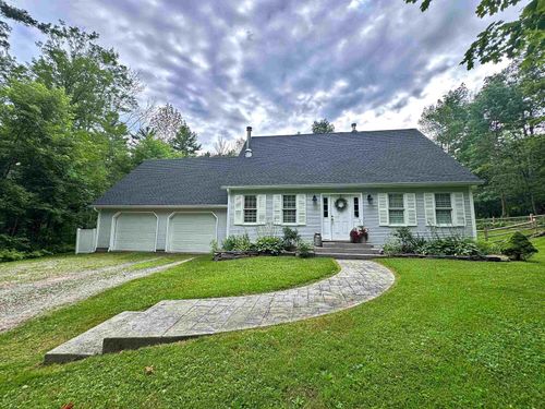 495 Fairview St, Bennington, VT, 05201-9202 | Card Image