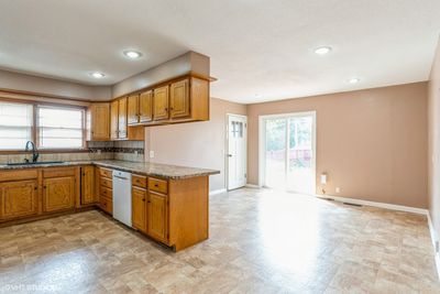 Kitchen/dining space | Image 3