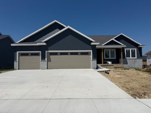 2813 Autumn Woods Dr, Cedar Falls, IA, 50613-2397 | Card Image