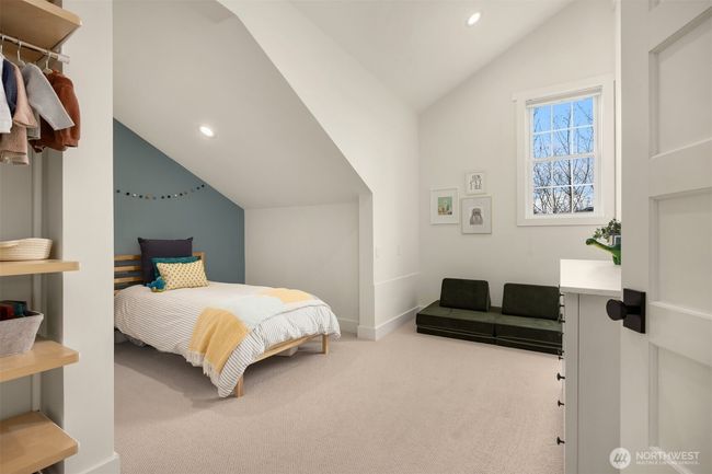 The second bedroom on the upper level. | Image 27
