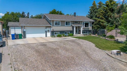 2705 32a Avenue S, Lethbridge, AB, T1K2Y1 | Card Image