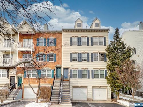 42 Krueger Ct, Newark, NJ, 07103-3401 | Card Image