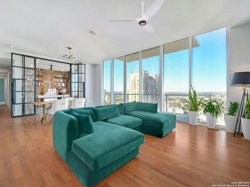 2816-610 E Market St, San Antonio, TX, 78205-2677 | Card Image