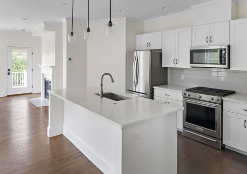 19-19 Lily Pond Ln, Lexington, MA, 02420-2611 | Card Image