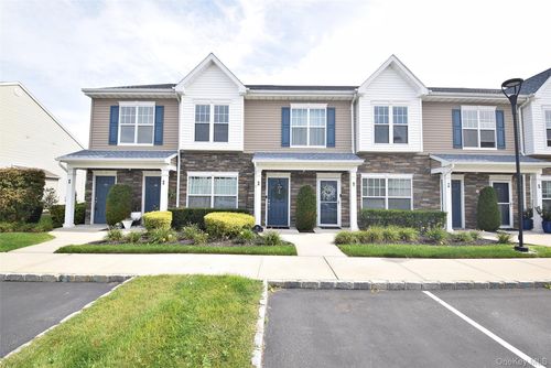 66 Weatherby Ln, Central Islip, NY, 11722-4549 | Card Image