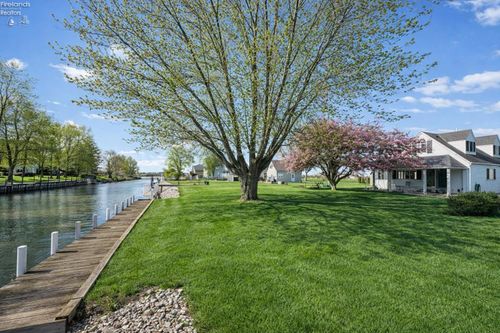 91 S Nancy Dr, Port Clinton, OH, 43452-9374 | Card Image