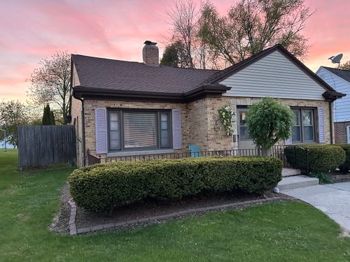 1016 N 10th St, Manitowoc, WI, 54220-2802 | Card Image