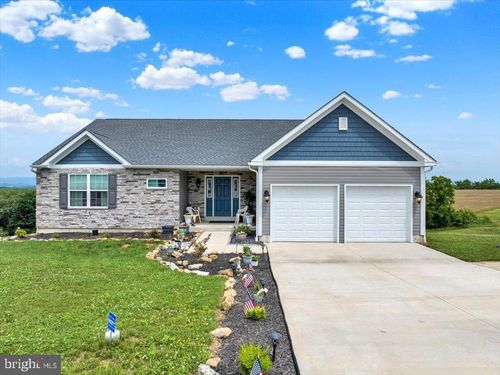 203 Ida Red Dr, LEESPORT, PA, 19533-8674 | Card Image