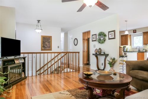 83 Bieselin Rd, Bellport, NY, 11713-2329 | Card Image