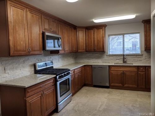 garden-649 E Beech St, Long Beach, NY, 11561-3703 | Card Image