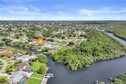 460 Ne Cornwall Ave, Port St. Lucie, FL, 34983-1748 | Card Image