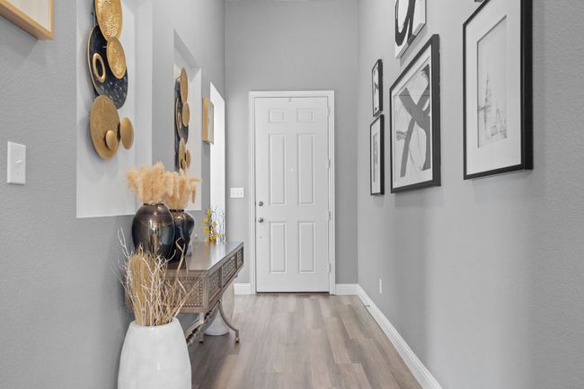 Warm and expansive entry space! | Image 5