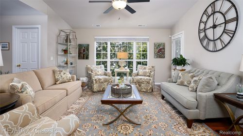 27202 Chesapeake Cir, Walled Lake, MI, 48390-5921 | Card Image