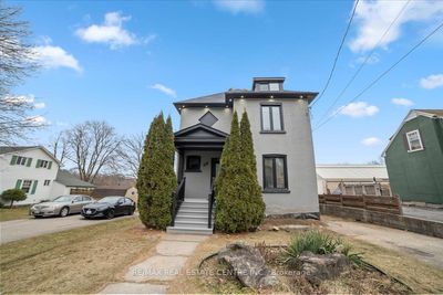 401 Fountain St S, House other with 3 bedrooms, 2 bathrooms and 2 parking in Cambridge ON | Image 3