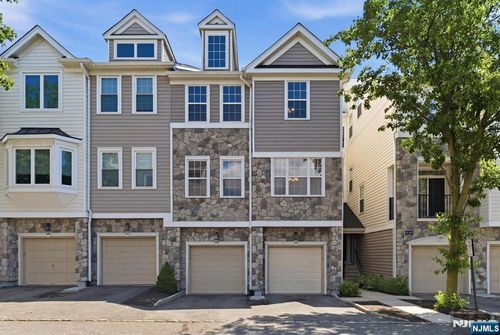 131 Brittany Ct, Clifton, NJ, 07013-2674 | Card Image