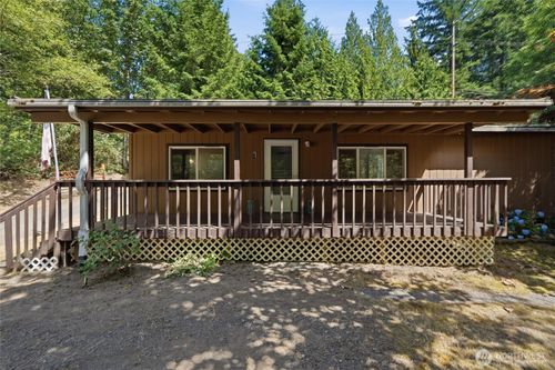 886 Woods Rd E, Port Orchard, WA, 98366-7111 | Card Image