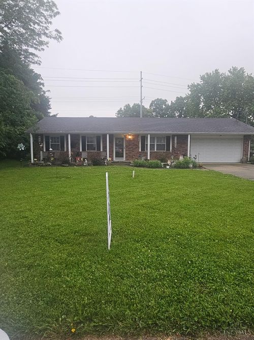 8233 Meadowlark Dr, Carlisle, OH, 45005-4214 | Card Image