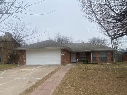 104 Mesa Moor Dr, Glenn Heights, TX, 75154-8526 | Card Image