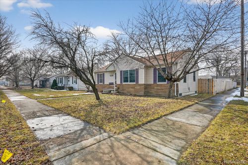 13620 Poplar St, Southgate, MI, 48195-2452 | Card Image