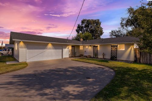 329 S Quillan St, Kennewick, WA, 99336-4204 | Card Image