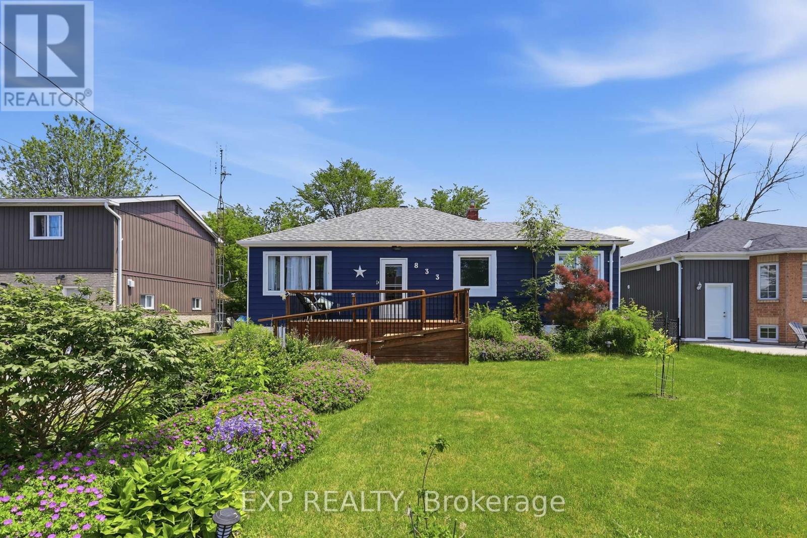 Residential in Georgina (Historic Lakeshore Communities) 2