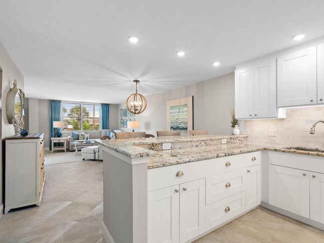 APT-104 - 8701 Midnight Pass Rd, Condo with 2 bedrooms, 2 bathrooms and null parking in SARASOTA FL | Image 11