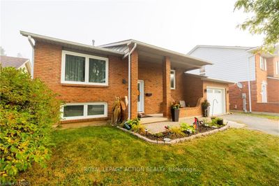 7 Fieldgate Dr, House other with 6 bedrooms, 2 bathrooms and 3 parking in Brantford ON | Image 2