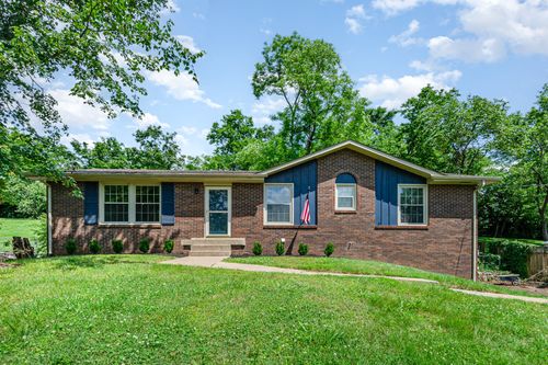 138 Lakeside Park Dr, Hendersonville, TN, 37075-4833 | Card Image
