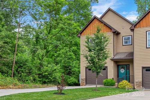 220 Rainbow Ter, Black Mountain, NC, 28711-8439 | Card Image