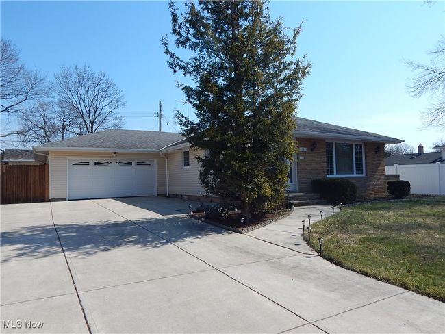 Ranch-style house with possible Inlaw suite in Lower level. | Image 31