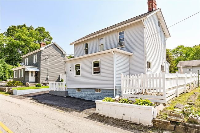 2216 Keystone Ave, House other with 3 bedrooms, 2 bathrooms and 1 parking in Hempfield Twp - WML PA | Image 4